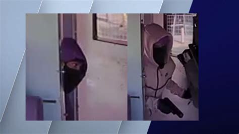 FBI looking for two people who robbed armored truck in Calumet City